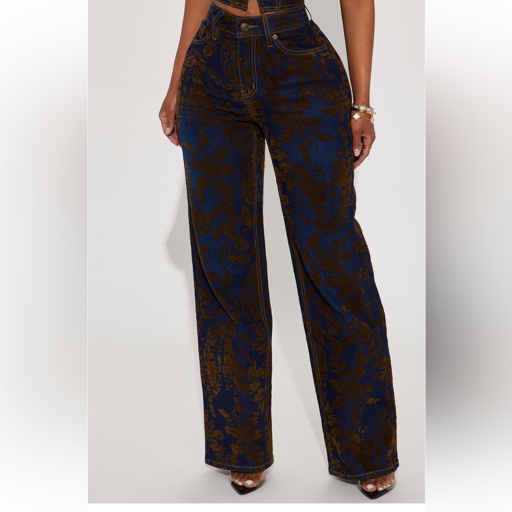 BRAND NEW NEVER WORN Velvet stretch straight leg jeans